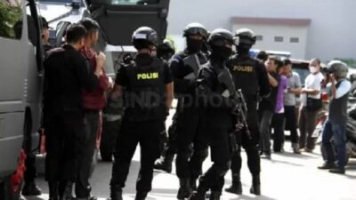 Densus 88 berhasil menangkap 3 tersangka anggota teroris JAD di NTB.