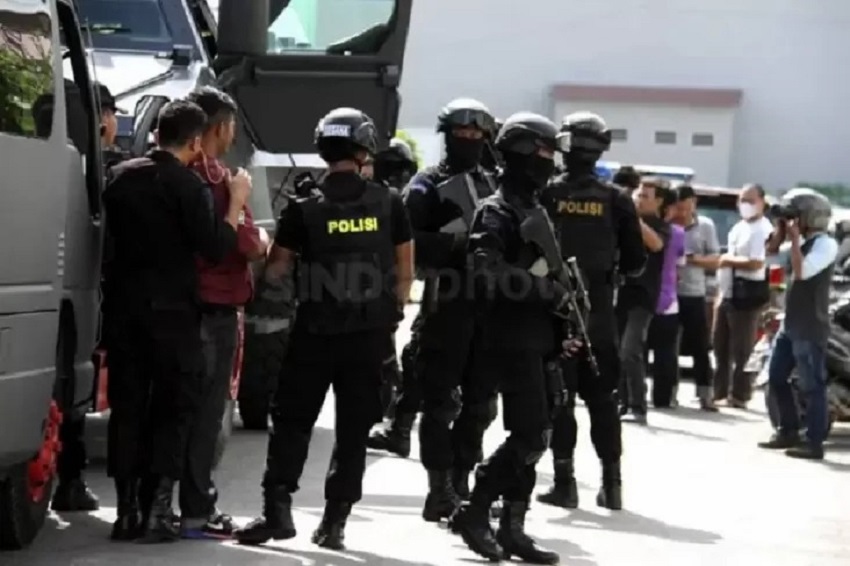 Densus 88 berhasil menangkap 3 tersangka anggota teroris JAD di NTB.