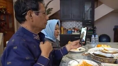 Mahfud MD Tetap Menyempatkan Waktu untuk Video Call dengan Cucu dan Anaknya Meskipun Sibuk