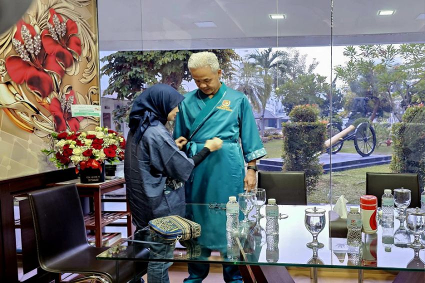 Siti Atikoh Membuktikan Kesetiaannya dengan Momen Romantis Mendampingi Ganjar Tes Kesehatan di RSPAD