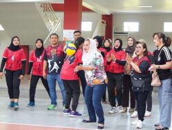 Kecamatan Gunungpati Meriah dengan Kemenangan Juara Bola Voli Kader PKK Kota Semarang