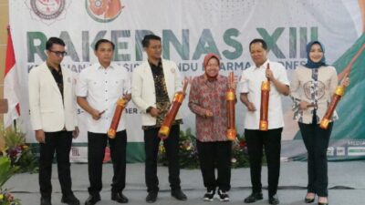 I Wayan Resmi Dikukuhkan sebagai Nakhoda Baru di Rakernas KMHDI yang Dihadiri Mensos Risma