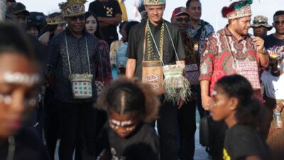 Ganjar Pranowo Terkesan dengan Sejarah Pulau Mansinam di Papua