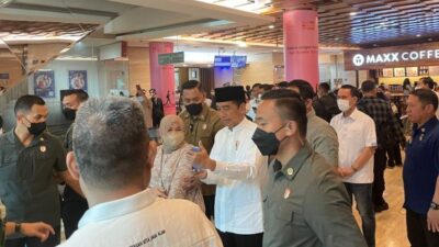 Presiden Jokowi Melawat Doni Monardo di Rumah Sakit Siloam