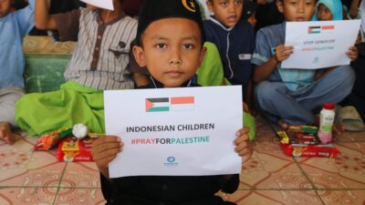 Ratusan Anak Berkumpul untuk Berdoa demi Kebebasan Palestina