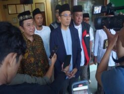 TGB Meminta Pihak Berwenang Untuk Bertindak Tegas Terhadap Pelaku Penurunan Baliho Ganjar-Mahfud