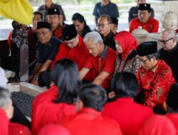 Ganjar Berziarah ke Makam Bung Karno, Berdoa agar Indonesia Berpegang pada Konstitusi