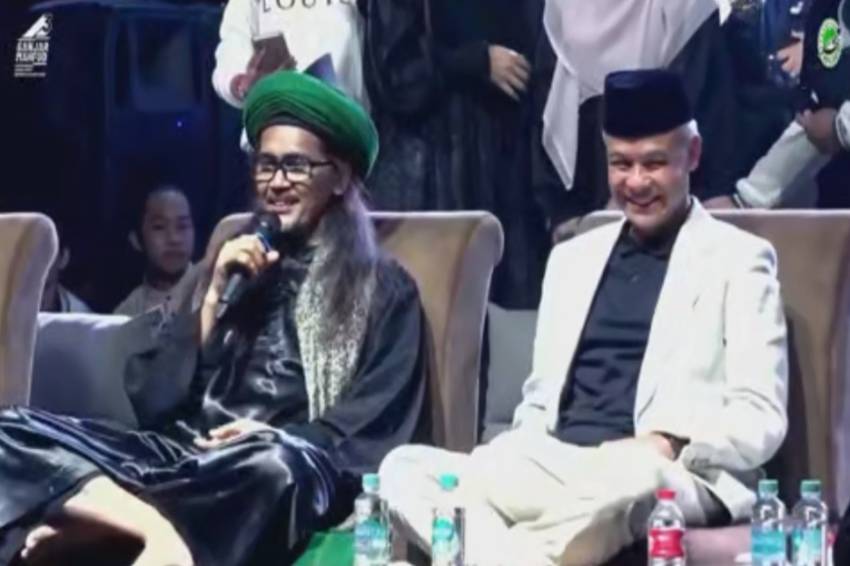 Ganjar Hadiri Acara Sholawat Kebangsaan untuk Merayakan Refleksi Tahun Baru 2024 di Semarang