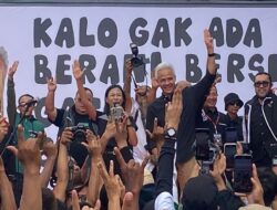 Ganjar Bermain Rampak Genteng Bersama Milenial dan Influencer di Majalengka