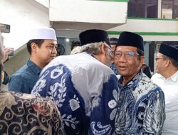 Kunjungi Pesantren Al Khoziny, Mahfud MD Diterima dengan Lantunan Selawat