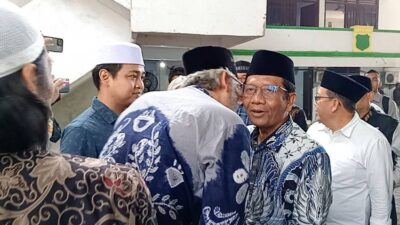 Kunjungi Pesantren Al Khoziny, Mahfud MD Diterima dengan Lantunan Selawat