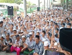 Kunjungi Pondok Pesantren Al Khoziny, Santri Mendapat Kunci Sukses dari Mahfud MD