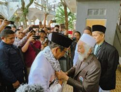 Kunjungan Mahfud MD ke Ponpes Roudlotul Ulum Banten Memperoleh Doa Khusus dari Abuya Muhtadi