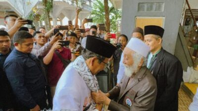 Kunjungan Mahfud MD ke Ponpes Roudlotul Ulum Banten Memperoleh Doa Khusus dari Abuya Muhtadi