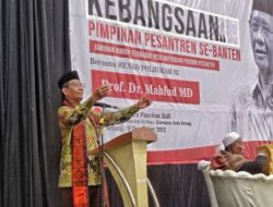 Mahfud MD Mendorong Santri untuk Menggunakan Hak Pilih di Pemilu dan Mengajak Mereka untuk Konsultasi dengan Kiai