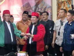 Sambutan Antusias Terhadap Mahfud MD oleh Jawara Banten