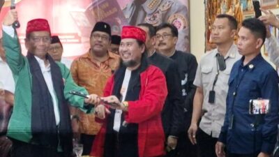 Sambutan Antusias Terhadap Mahfud MD oleh Jawara Banten