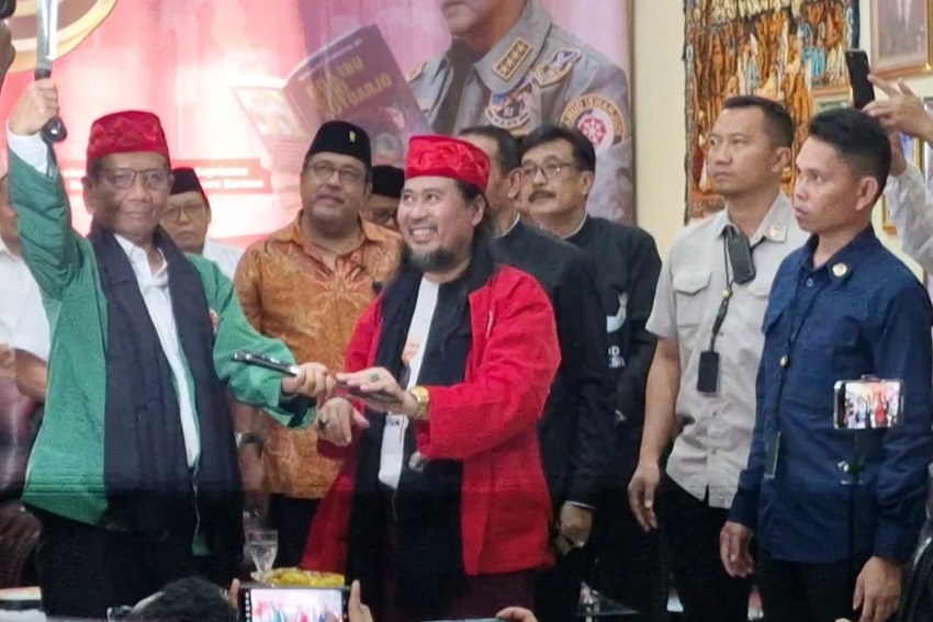 Sambutan Antusias Terhadap Mahfud MD oleh Jawara Banten