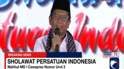 Momen Mahfud MD Mengajak Ribuan Jemaah di Sidoarjo Jatim untuk Melantunkan Sholawat Burdah