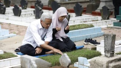 Ganjar dan Atikoh Mengunjungi Makam Orang Tua di Purworejo pada Akhir Tahun 2023