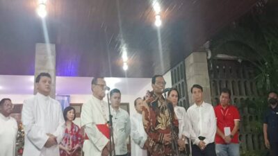 Mahfud MD: Sampaikan Pesan Perdamaian saat Mengunjungi Gereja Katedral pada Misa Malam Natal