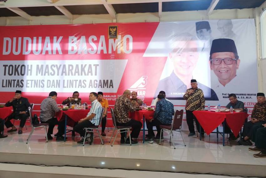 Sambutan Hangat Warga Lintas Agama di Padang untuk Sarapan Bersama bersama Mahfud MD