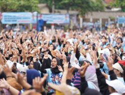 Warga Subang Bersuka Cita Bertemu Prabowo, Berdoa untuk Kemenangan dalam Satu Putaran