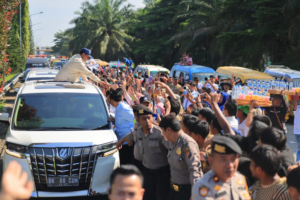 Puluhan Ribu Masyarakat Kepulauan Riau Meriahkan Kedatangan Prabowo