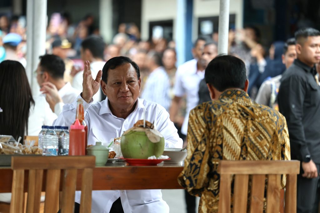 Jokowi dan Prabowo Makan Bakso Bandongan di Warung Kaki Lima di Magelang, Jawa Tengah