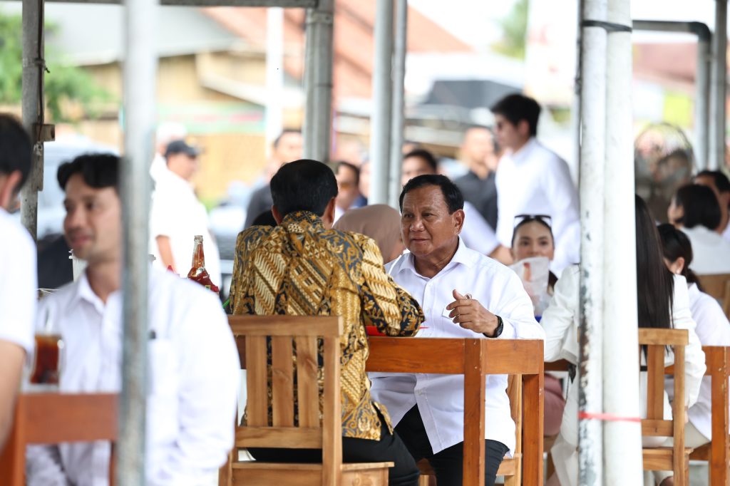 Jokowi dan Prabowo Mampir Makan Bakso, Doakan Kesuksesan Usaha Kuliner Sholeh