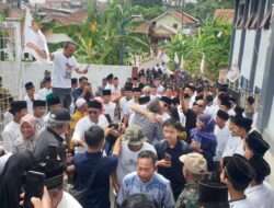 Pulang Kampung, Iwan Bule Diterima Hangat oleh Ratusan Warga