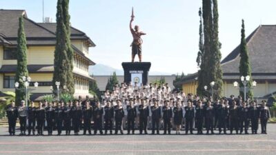 Irjen Pol yang Bertugas di Lemdiklat Polri

Berikut adalah nama-nama Irjen Pol yang bertugas di Lemdiklat Polri