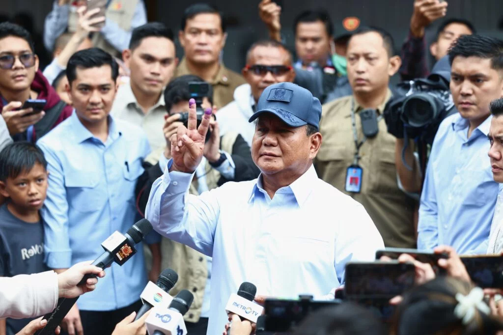 Prabowo Subianto Memilih di TPS: Memilih dengan Kepatuhan Hati, Menjaga TPS, Menjaga Ketertiban, Kedamaian, dan Ketenangan