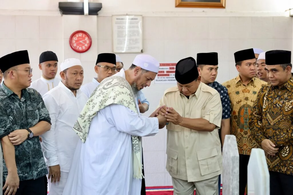 Prabowo Subianto Mengunjungi Habib Ali Kwitang dan Memohon Doa Untuk Keberhasilan di Masa Depan