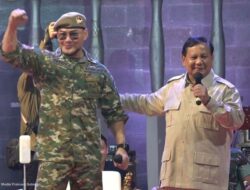 Prabowo Subianto menyarankan Deddy Corbuzier untuk lebih berhati-hati dalam makan karena tidak semua orang bisa makan banyak dengan mudah