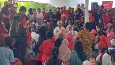 Ganjar Berdiskusi dengan Para Pelaku Sektor Informal Sampah dan Ibu-Ibu Penggerak Bank Sampah