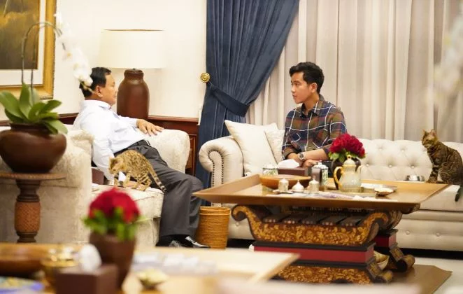 Prabowo dan Gibran Diskusi di Kertanegara Bersama Dua Kucing