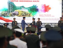 Presiden Jokowi Anugerahi Prabowo Gelar Jenderal Bintang 4