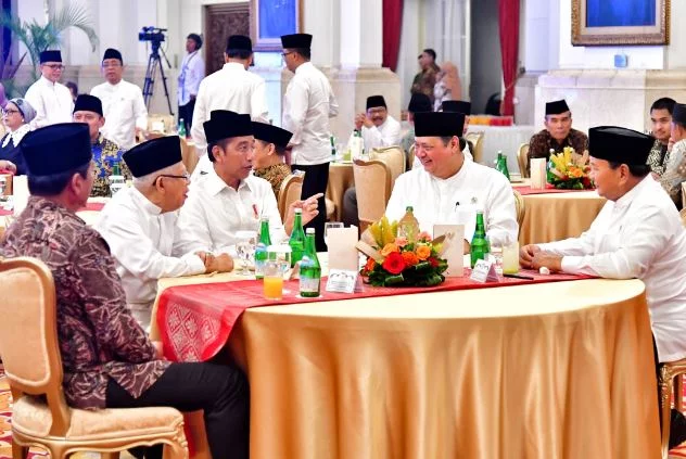 Prabowo Subianto dan Jokowi Berbagi Momen Akrab di Acara Bukber Istana Negara