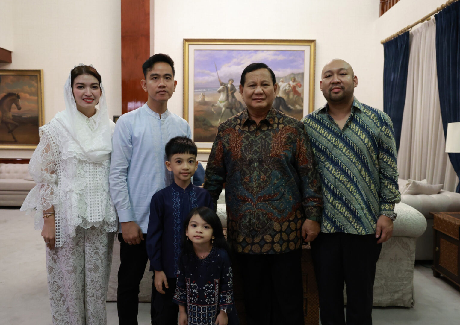 Eid al-Fitr 1445 H, Prabowo Subianto Hosts Halal Bihalal with Gibran and Family in Kertanegara