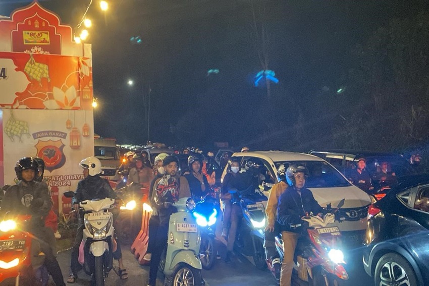 Pengendara Arah Jakarta Tertahan di Jalur Gentong karena Penyesuaian Arus Jalan One Way di Tasikmalaya