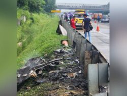 Pemilik Grand Max bernama Yanti Setiawan Budi Dharma mengalami Kecelakaan di Tol Japek KM 58