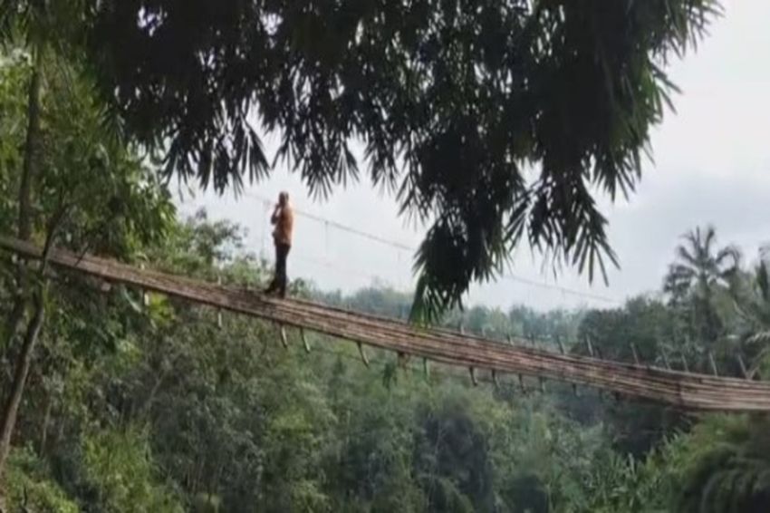 Galang Dana untuk Membangun Jembatan Gantung yang Putus di Lebak Banten