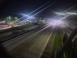 Situasi Lalu Lintas di Ruas Tol Cipali Malam Takbiran saat Hujan Rintik-Rintik