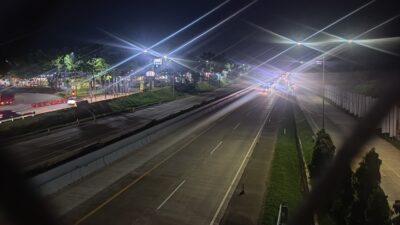 Situasi Lalu Lintas di Ruas Tol Cipali Malam Takbiran saat Hujan Rintik-Rintik