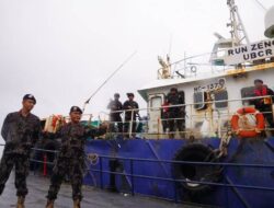 Kementerian Kelautan dan Perikanan Menangkap Kapal Asing Buron di Laut Arafura