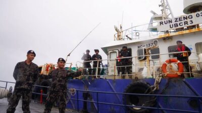 Kementerian Kelautan dan Perikanan Menangkap Kapal Asing Buron di Laut Arafura