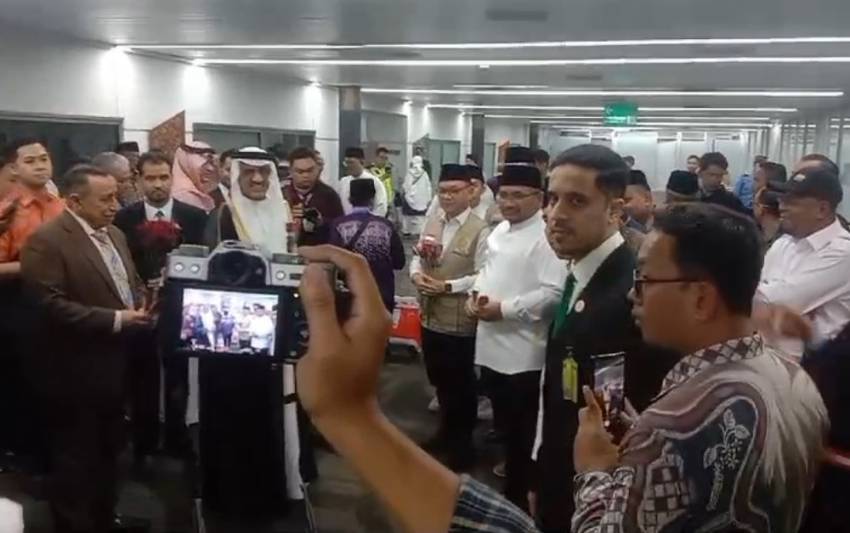 Kloter Pertama Jemaah Haji 2024 Dilepas oleh Menag