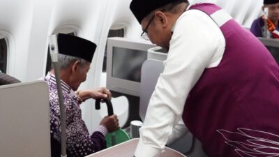 Pastikan Jemaah Lansia Mendapat Layanan Prioritas di Haji 2024 dengan Momen Menag Menyapanya