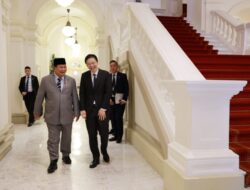 Prabowo Subianto Meets with Singapore’s New Prime Minister, Extends Congratulations and Talks Defense Collaboration